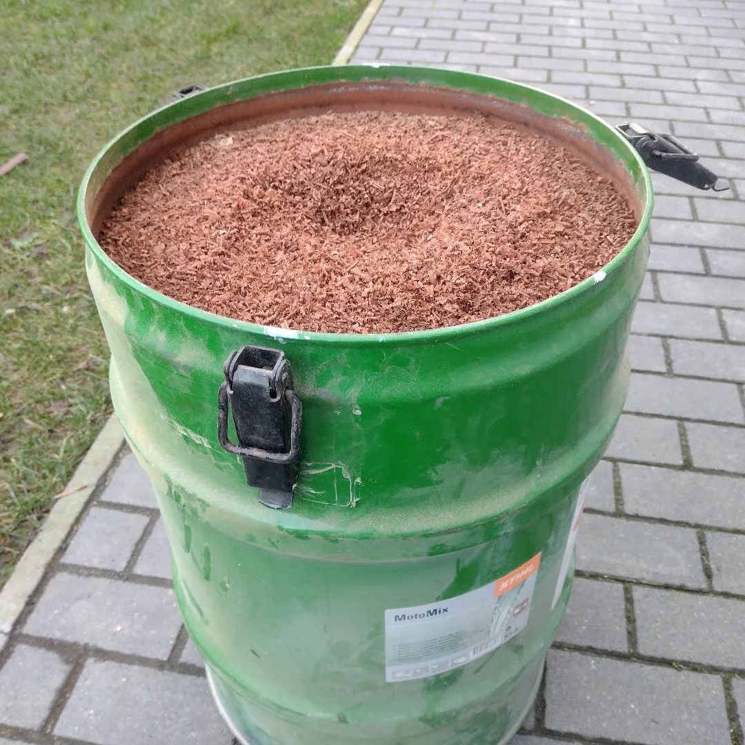 Mit Massivholz arbeiten ist super! Wenn man nicht knapp 50% des Holzes weghobeln müsste wäre es sogar noch besser 😀
#hobelspäne #massivholz #ausschuss #holzwerkstatt #holzwerken #hobeln #späne #staubabsaugung #holzverarbeitung #woodworking #mahagoni