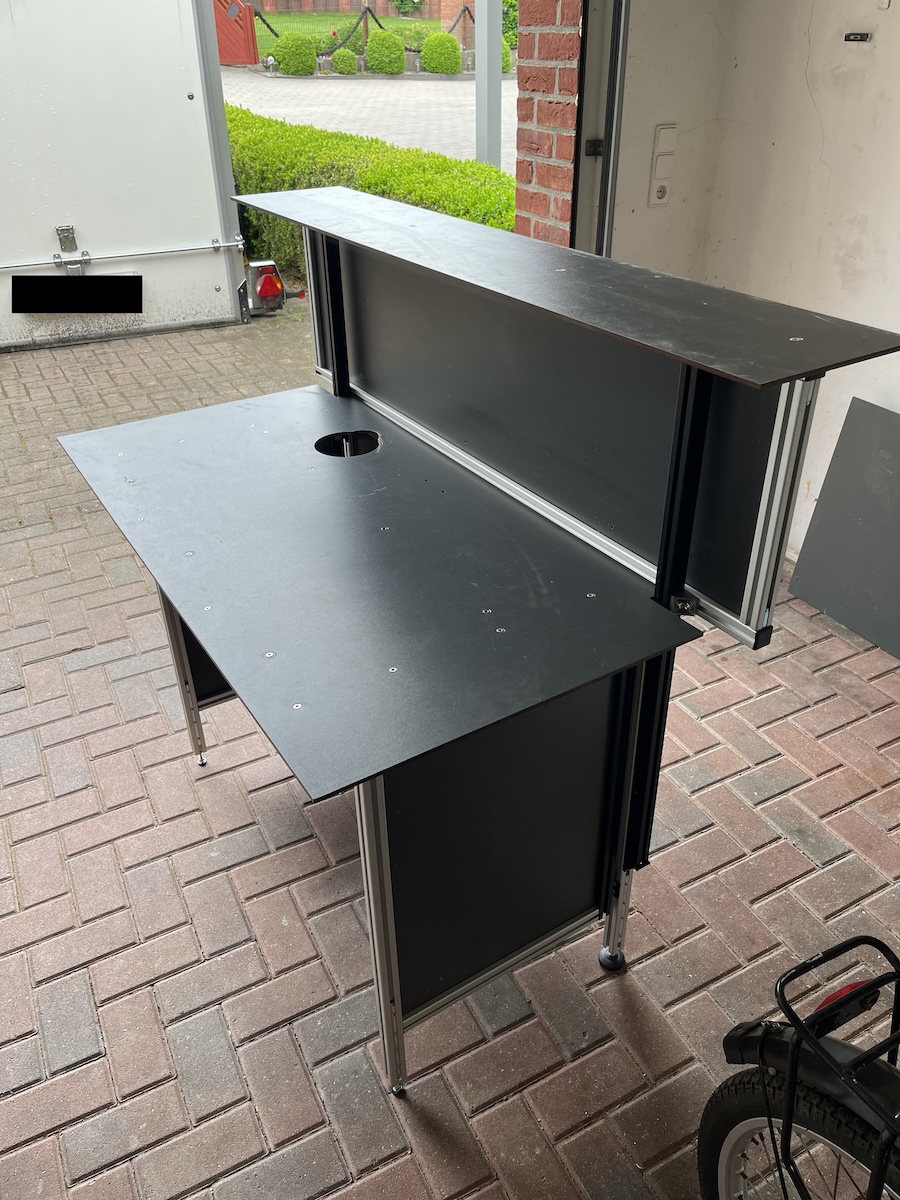 Klapptisch aus Alu für mobilen Imbiss