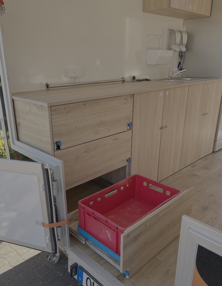 Unterschrank mit Vollauszug für Imbisswagen