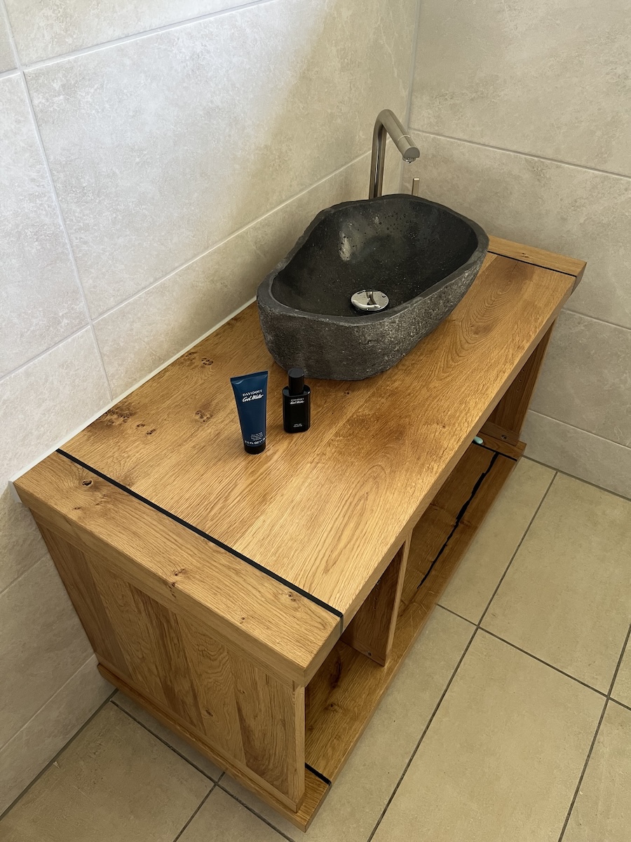 Waschtisch aus Eiche mit Waschbecken