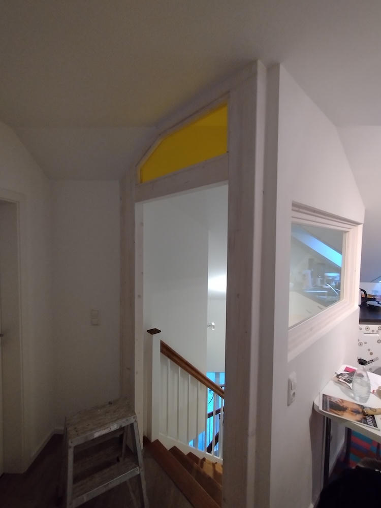 Innenraumabtrennung mit Fenster und Tür