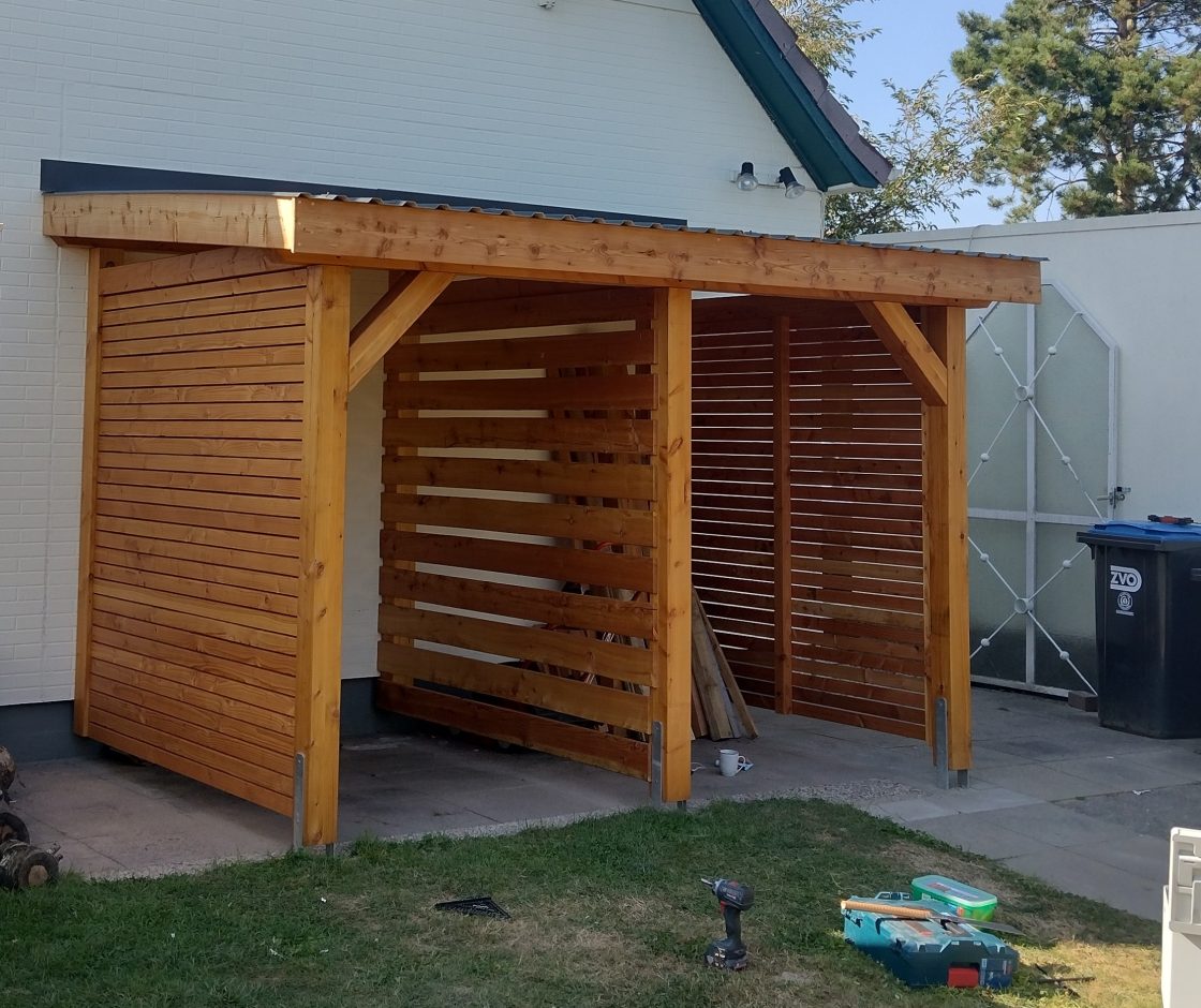 Schuppen aus Lärche